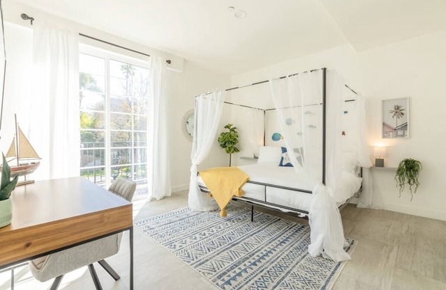 204 Broadway (1 Bedroom) · Sunny Vibes-King Canopy Bed+Balcony-6mi to Disney