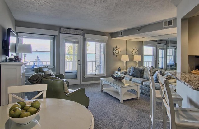 204 North Shore Inn