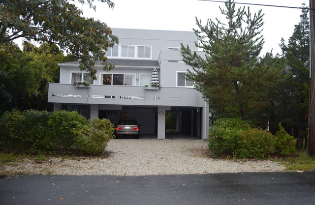 207 Lincoln Avenue - 1 Block To The Beach!