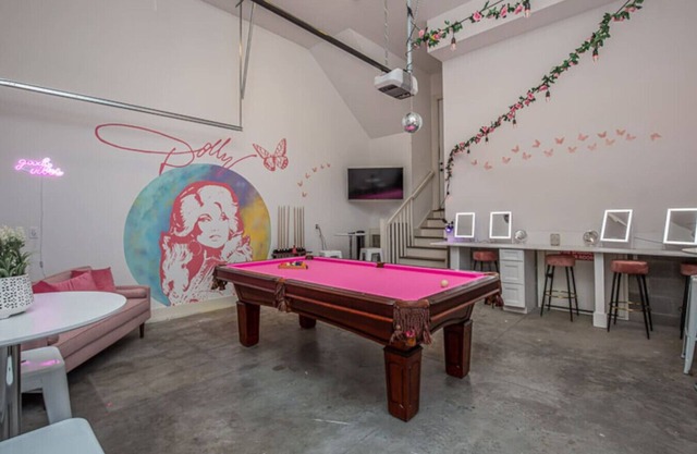21 Bed Downtown Luxury Bachelorette w Rooftop
