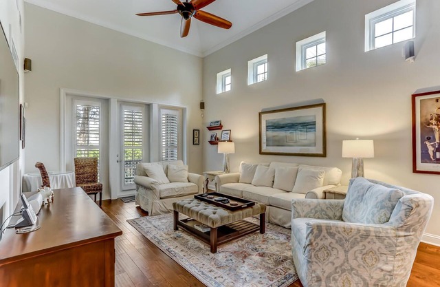 2106 Summerwoods - Pristine Townhome With Just a Short Walk To The Beach!