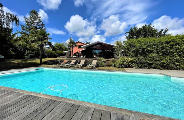 210m2 haven of peace with outdoor swimming pool, close to the beach