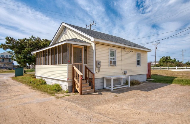 211 - Cute Ocean Side Rental Home - South Nags Head - Steps to the Ocean