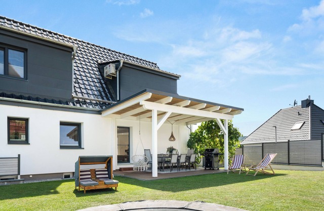 212 m² FeelGood holiday home with 2 apartments, garden, terrace, grill & sauna!