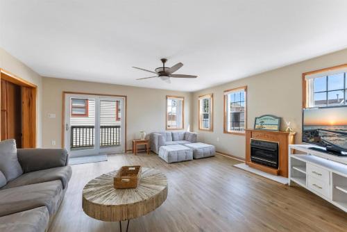 219 W Chestnut Ave