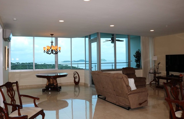 21P Pentouse 2 balconies Oceanview Panama
