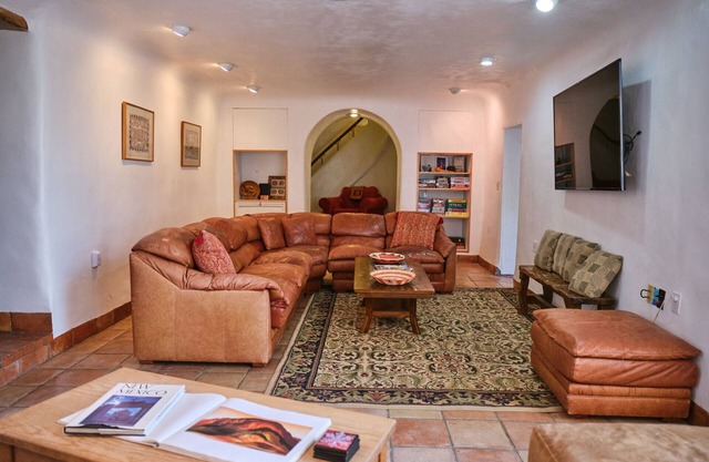 22 Room Adobe MANSION - 6 master bedrooms, 6.5 bath, Spa and Sauna, Pro Range