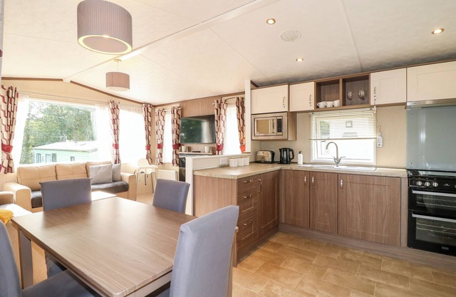 22 WASHBROOK WAY - ASHBOURNE HEIGHTS, family friendly in Ashbourne