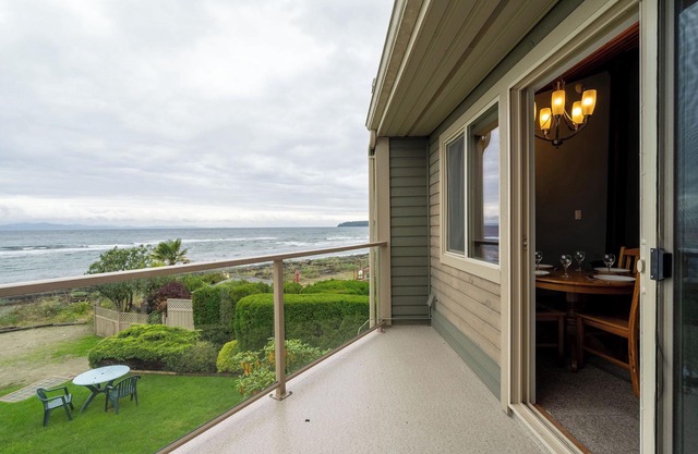 #222 Upper Beach View Suite at Shorewater Resort, Qualicum Beach