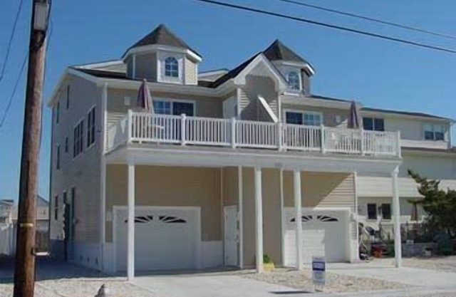 225 39th Street West