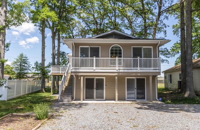22877 Linden - Newly renovated home in the Amenity filled Angola by the Bay!