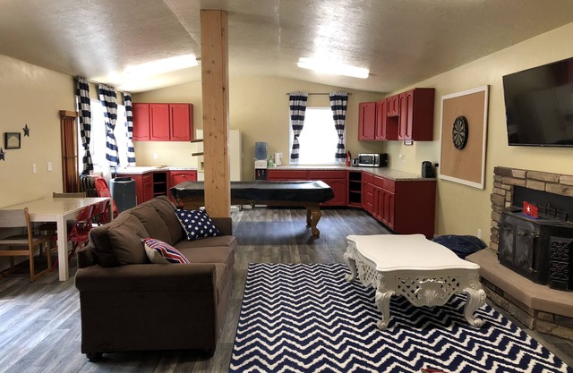 23 Acre Riverfront bunkhouse “Glamping” glamorous camping in the city of Eagle!