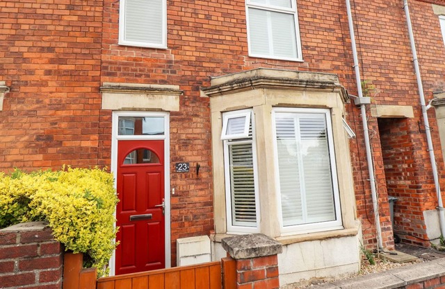 23 BRIDGE END ROAD, pet friendly, with open fire in Grantham