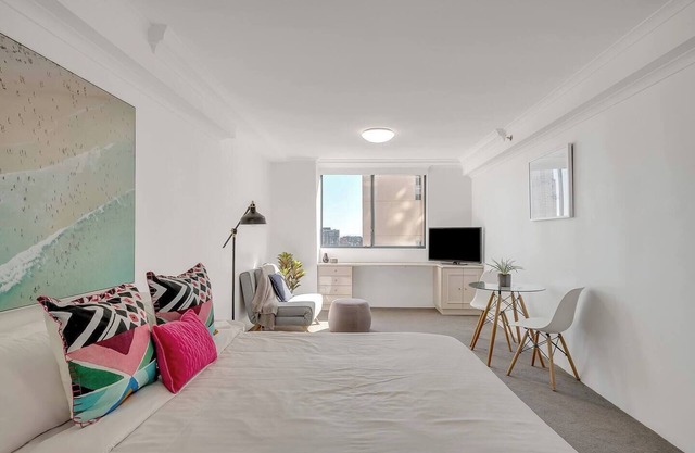 23 Storeys Up Functional Sydney CBD Sanctuary