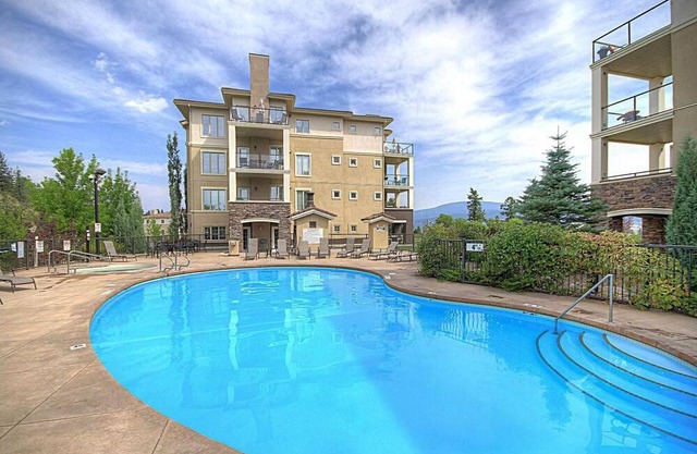 #2311 Pinnacle Pointe 2bed