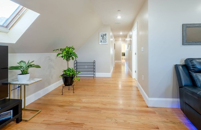 233-3 - 4BR Boston - Peaceful Escape near Park Zoo