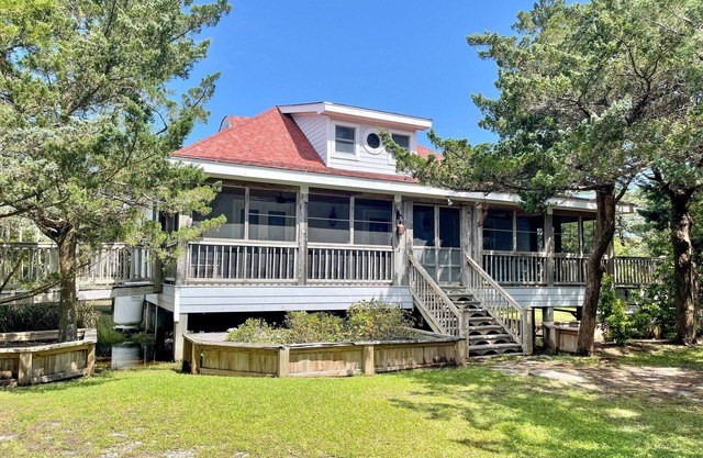 24 Pompano Place: Nice secluded location, short way from the village.