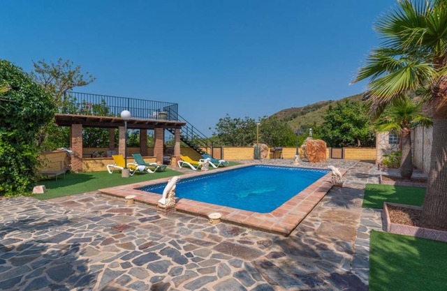 240 m² House ∙ 6 bedrooms ∙ 17 guests