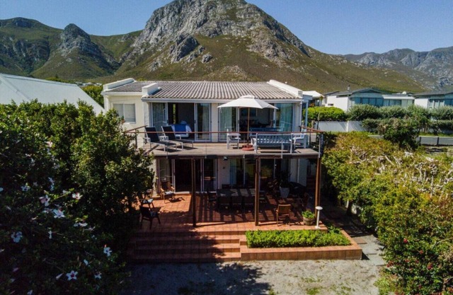 245 on 10th — Spacious Family Escape | Sea Views | Pizza Oven | Above Grotto Beach