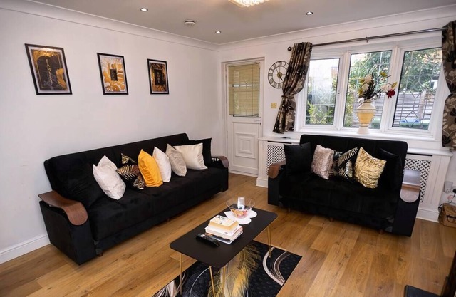 25 Mins to CL! London AMAZING 2BEDHome SLEEPS 1-5