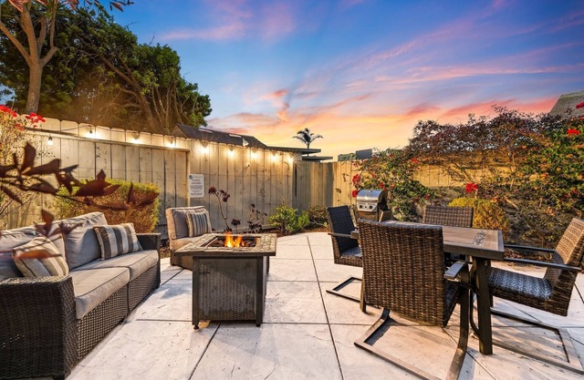 25% Off Nov! Walk To Beach, Great Reviews & Patio