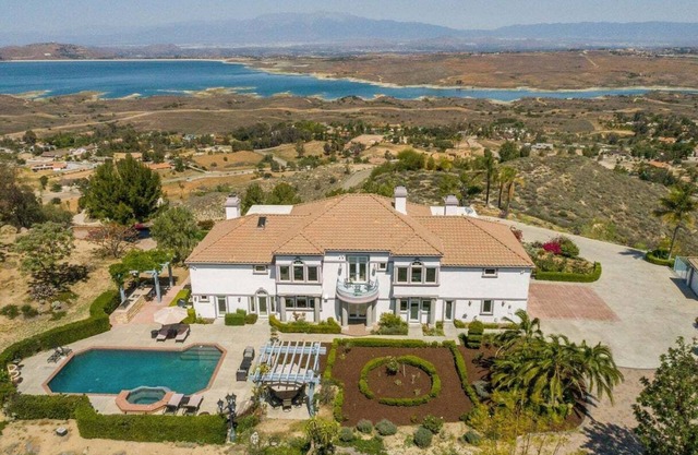 25% Off Oct 16-19 W/Pool & Hot Tub, Great Views!