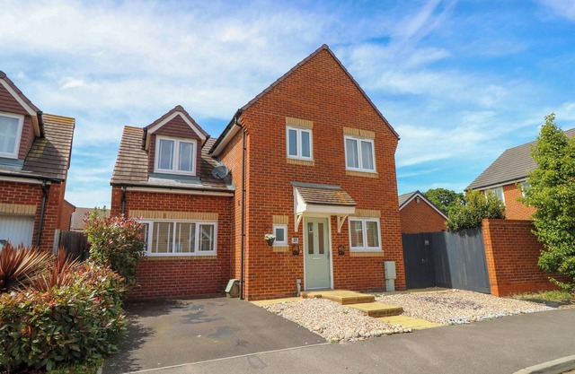 25 ST. BENEDICT ROAD, pet friendly, with a garden in Hayling Island
