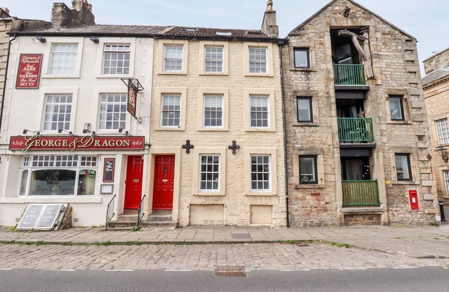 25 ST. GEORGES QUAY, family friendly in Lancaster