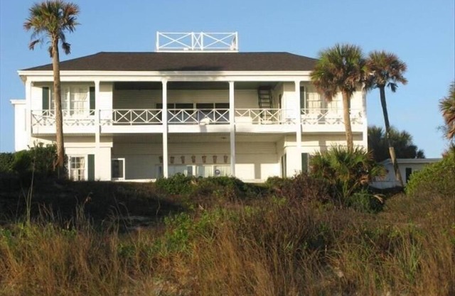 250 Feet Oceanfront Property-Gorgeous Pool and Private Garden!