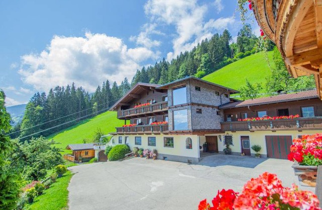 250 m² Apartment ∙ 10 bedrooms ∙ 20 guests