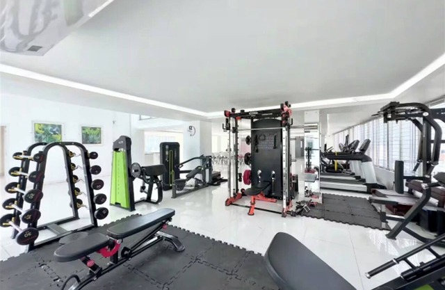 250 sq.ft 3 Studio Apartment w/Pool & Private Sauna