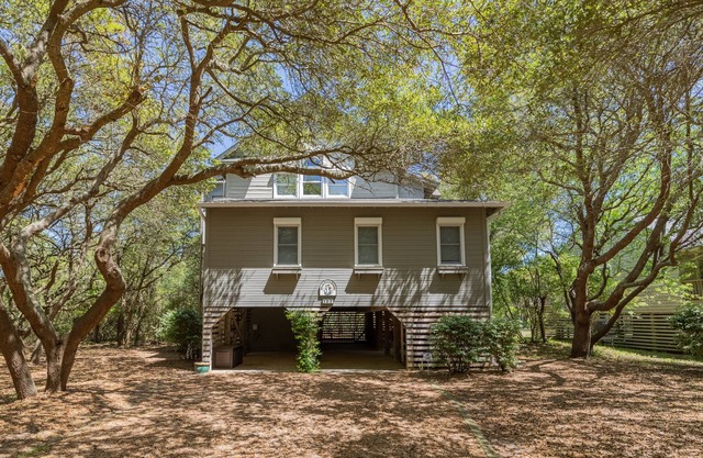 2505 - Duck Duck Goose, Oceanside with Short Walk to Beach, Community Pool, Open and Airy Living.