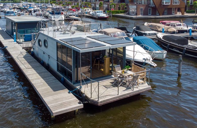 26 m² Houseboat ∙ 2 bedrooms ∙ 4 guests