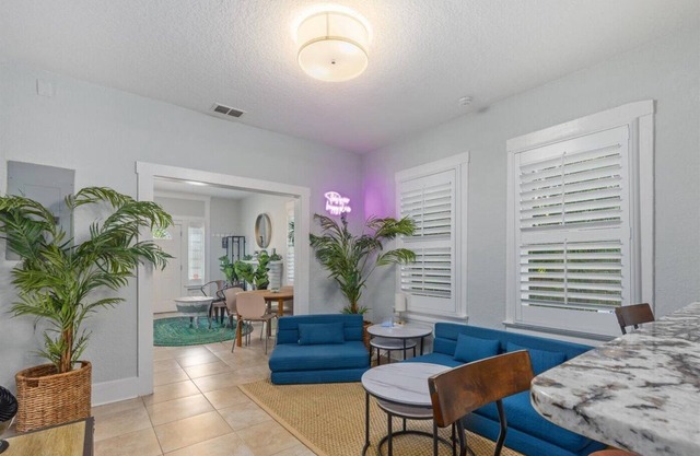 2694- Single Level Riverside Home, Sleeps 10, Fenced Yard, Pet & Family Friendly