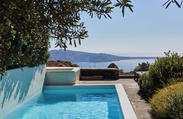 270 Oia's View House III, Private Swimming Pool, outdoor Hot Tub, Sunset View