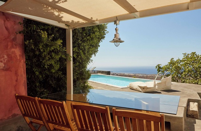 270 Oia's View House I, Private Swimming Pool, outdoor Hot Tub, Sunset View