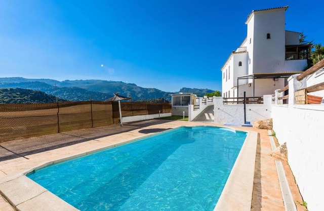 280 m² House ∙ 8 bedrooms ∙ 18 guests