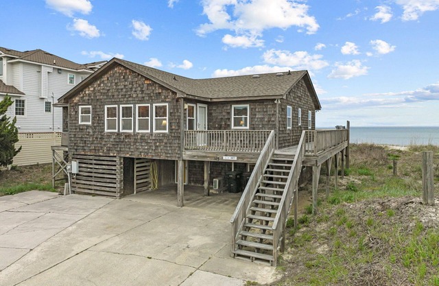2877 - Carolina Dreamin, Oceanfront oasis with direct beach access and private walkway