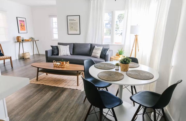 28th Street Beach Bungalow just one short block from the beach close to the pier