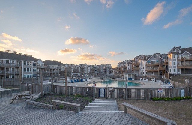 2910 - Dolphin's Den, Oceanfront Condo in Beautiful Duck.