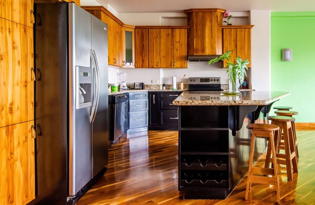 2B/2B IMPRESSIVE LAKE ARENAL, 3 POOLS, FULL KITCHEN