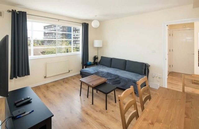 2BD London Flat - City Buzz and Parkside Serenity