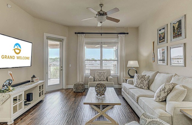 2BDR Condo for 4 with Pool, Hot Tub & View of Marina!