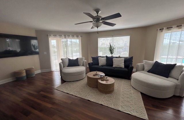 🌞2bdrm2bathrm Luxury condo-Superb SW CapeCoral STEPS from CapeHarbour Marina🌞