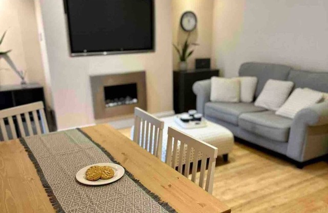 2Bed - Private Patio -3min to Westbourne Park Tube
