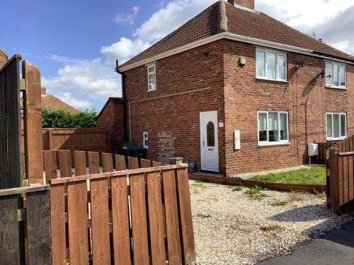 2Bedrm semi-House 10mins- Durham