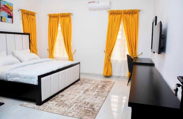 2bedroom with POOL, GYM, Wi-Fi, 24hrs power