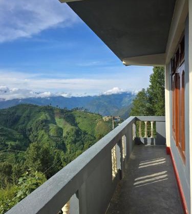 2BHK Mountain View with Full Kitchen and Hi-Speed Internet
