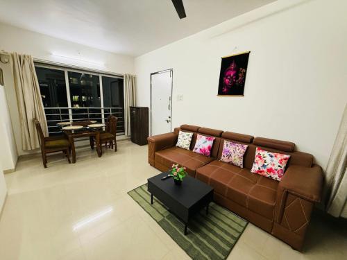 2BHK Service Apartment In Parel Tower