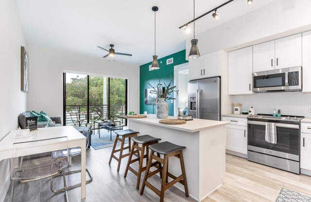 2br 2 bath 5 mins from airport, Beach, convention center